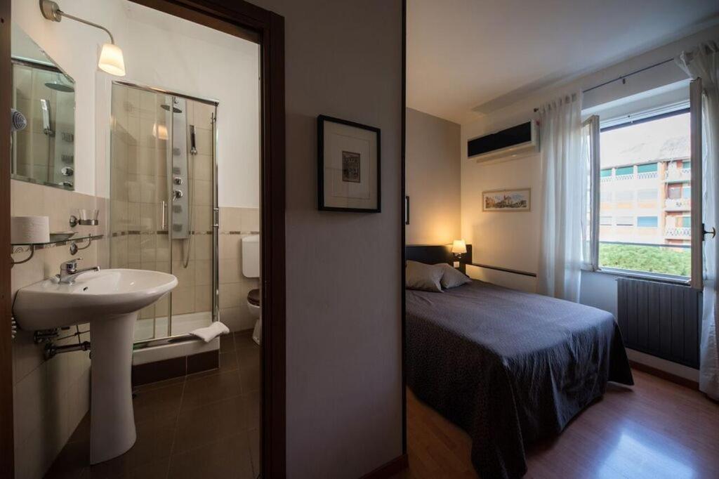 Domus Appia 154 B&B Rome Bagian luar foto